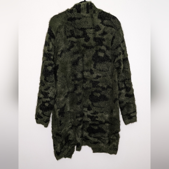 Fate Fuzzy Camo Cardigan - Picture 3 of 6